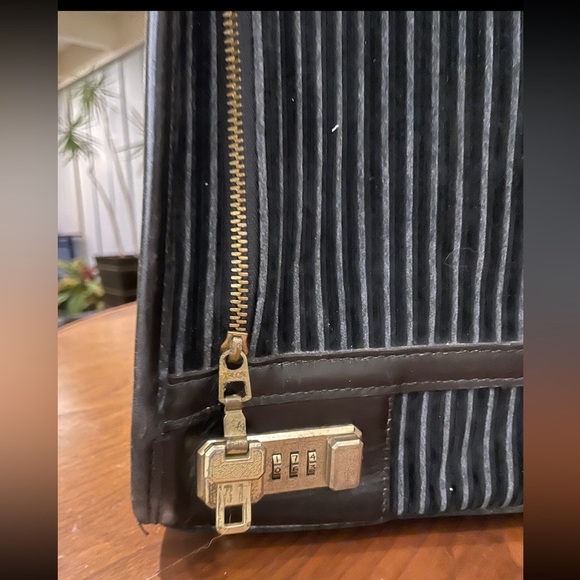 The French Company 1970s Vintage Luxury Luggage - Picture 2 of 14